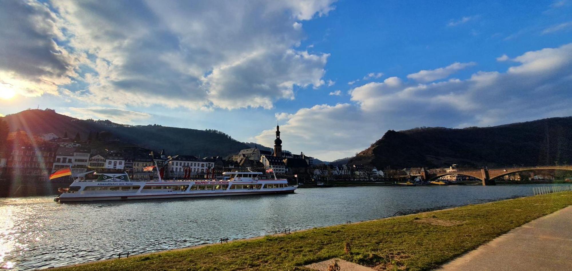 Pension Regina/Gräfenhaus Cochem Exterior foto