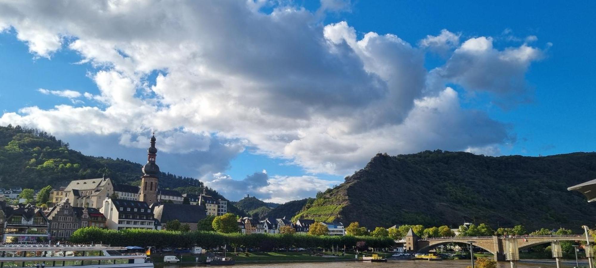 Pension Regina/Gräfenhaus Cochem Exterior foto